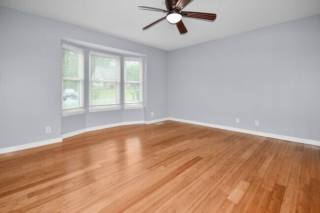 Building Photo - 706 Green Valley Ct