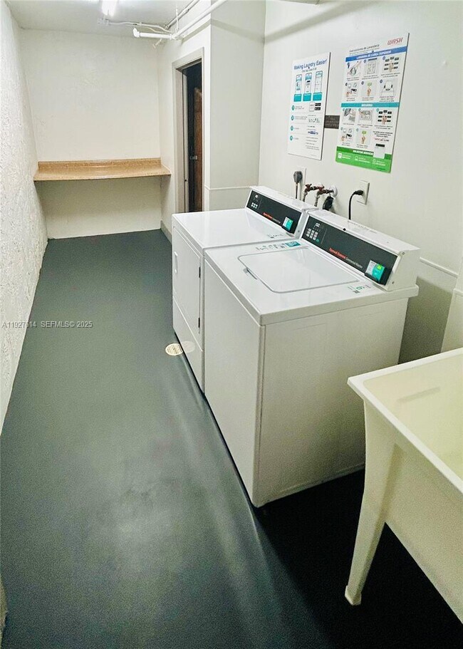 Building Photo - 3100 W Rolling Hills Cir