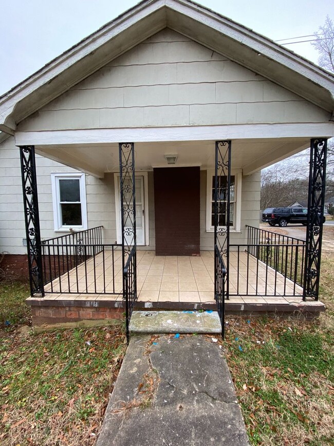 Building Photo - 3/1 close to downtown Shelby, NC