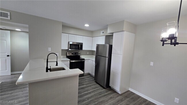 Building Photo - 13545 Eagle Ridge Dr