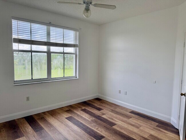 Building Photo - 2080 Greenview Shores Blvd