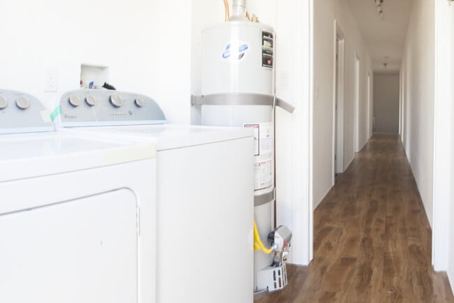 Building Photo - Mountain View