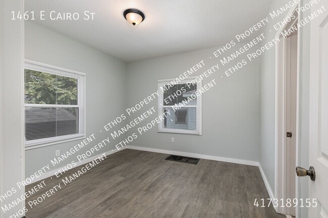 Building Photo - 1461 E Cairo St