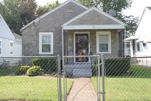 Building Photo - 2658 Rowan St