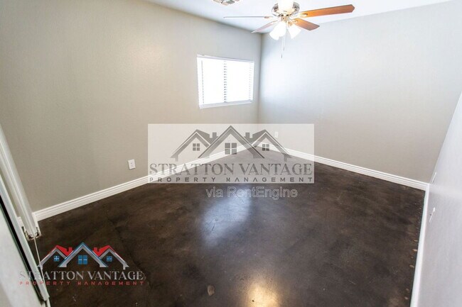 Building Photo - 4821 N 92nd Ln