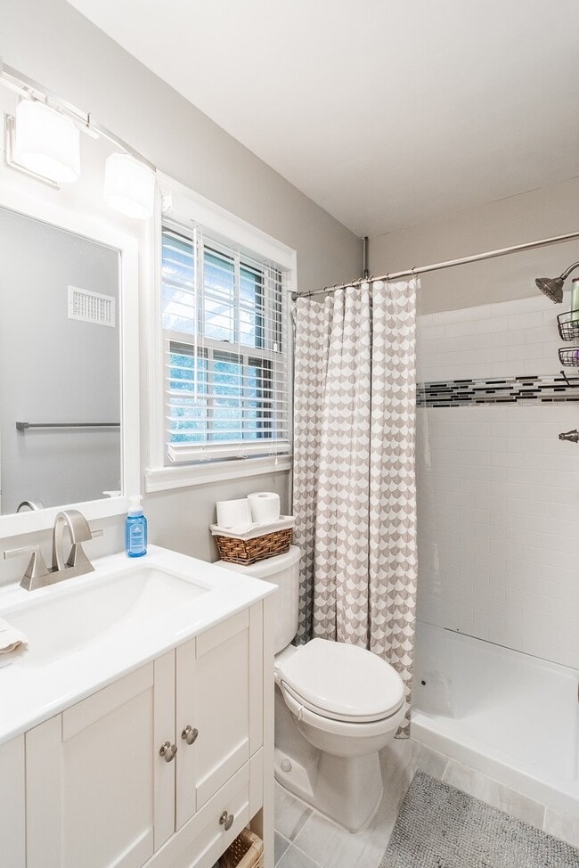 Building Photo - 3 Bed 2.5 Bath in Overland Park Nall Hills