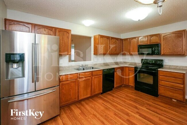 Building Photo - 15572 Dry Creek Rd