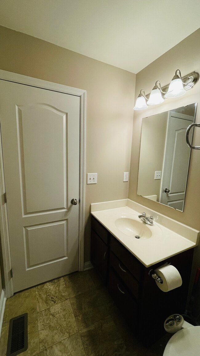 Building Photo - 16300 Brookfield View Ct