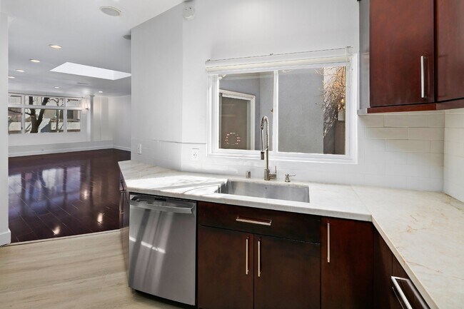 Building Photo - Modern 3 Bedroom Townhouse with Prime Location on Kettner Boulevard in San Diego