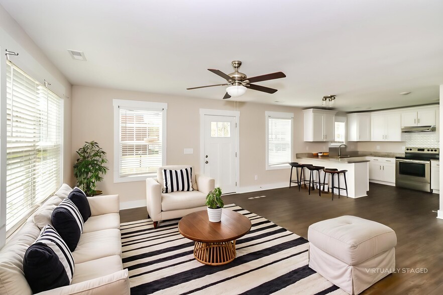 Building Photo - 1016 N Oakwood St