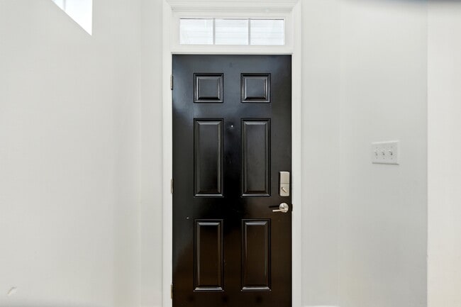 Building Photo - 3018 Silver Charm Cir