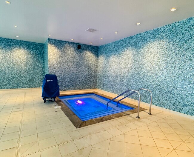 Building Photo - 650 Bellevue Way NE