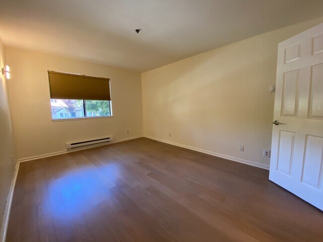 Building Photo - Spacious 1-Bedroom Condo in Prime Sunnyvale Location