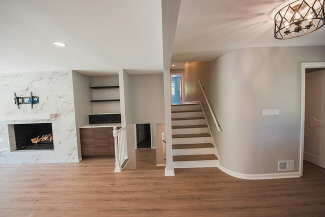 Building Photo - 1545 W Spruce Ct