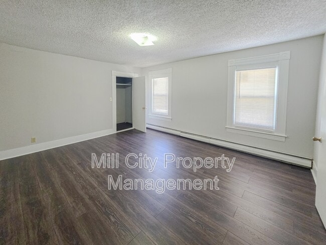 Building Photo - 343 Auburn St