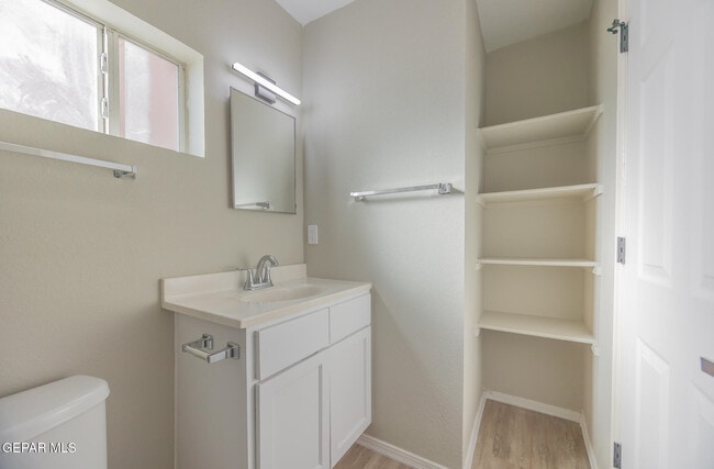 Building Photo - 11031 Oasis Dr