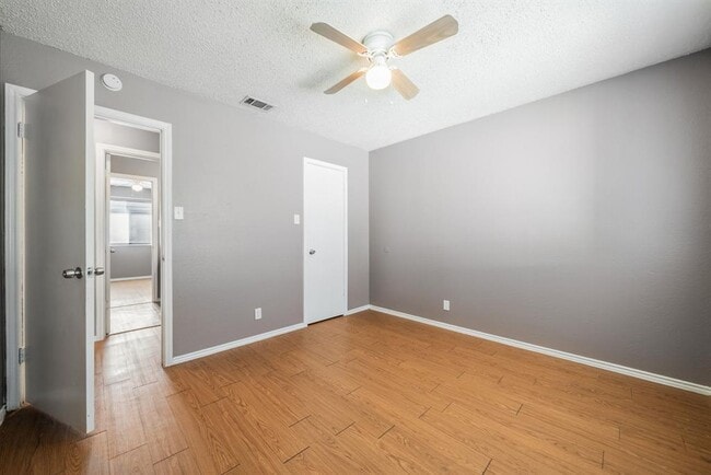 Building Photo - 5807 Spring Meadow Rd