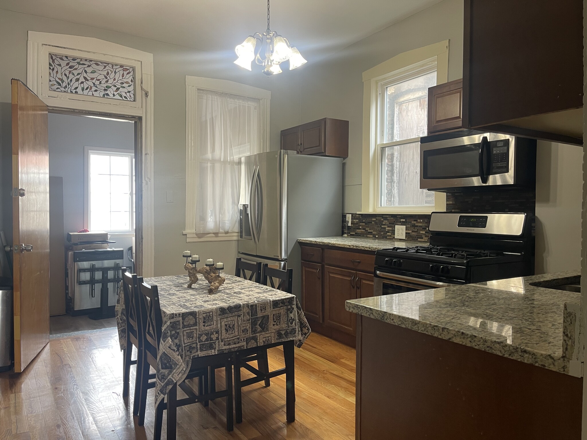 Building Photo - 1339 N Western Ave