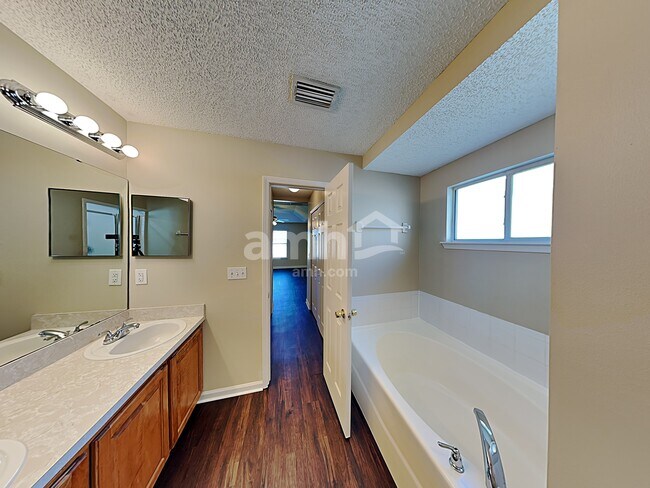 Building Photo - 2895 Majestic Oaks Ln