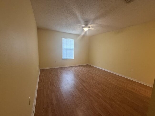 Building Photo - 535 N Forest Dr