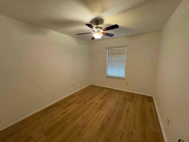 Building Photo - CUTE ONE STORY FEATURING WOOD STYLE VINYL ...