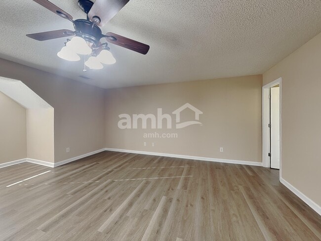 Building Photo - 76 Oak Springs Ln