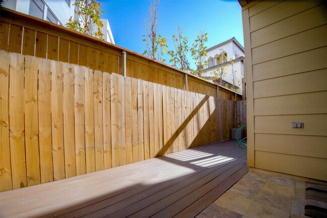 Building Photo - 232 Detering St