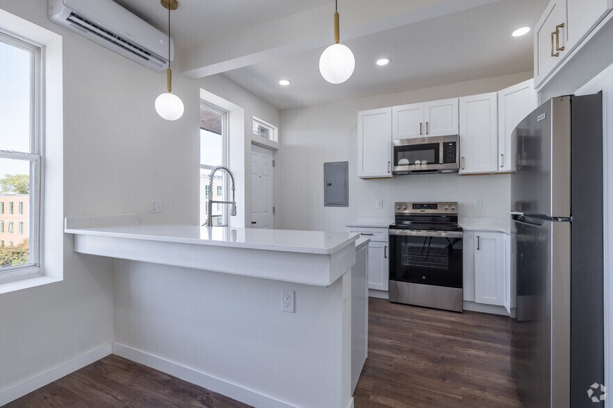 Primary Photo - Newly Renovated - Parking, Utilities Included