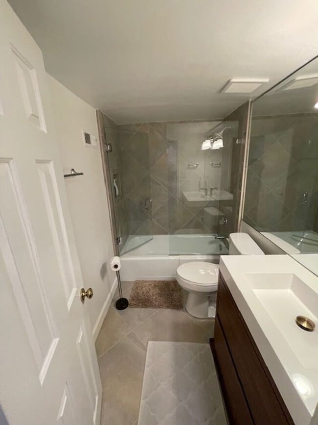 Building Photo - Stunning Furnished 3 Bedroom 3 Bath Condominium ON Piedmont Park!