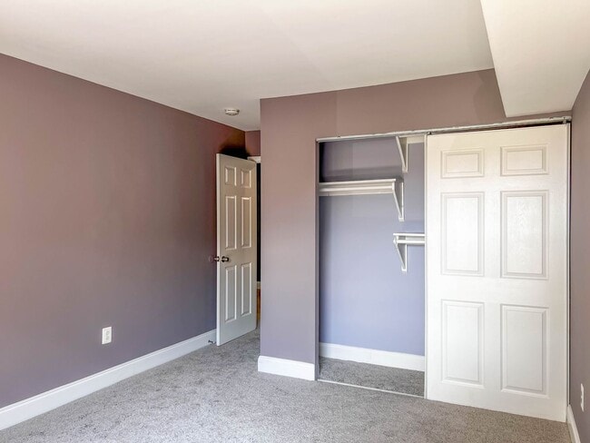 Building Photo - Suitland MD 2 BR 1 BA Renovated Condo