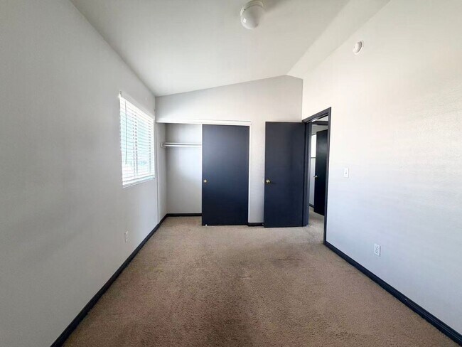 Building Photo - 901 Golden Hawk Way