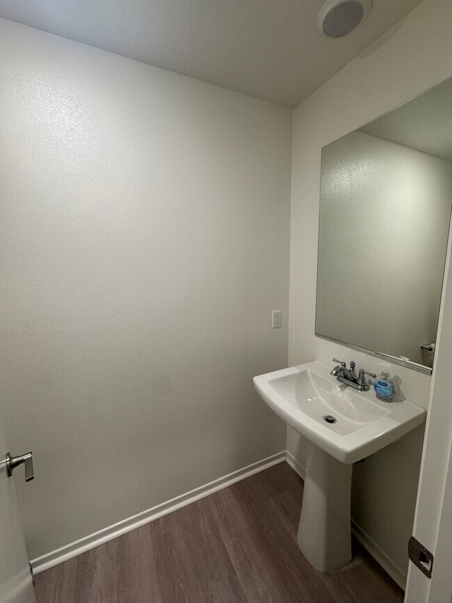 Building Photo - 5503 Sandcliff Ln