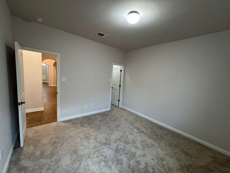 Building Photo - 630 Wild Rose Dr