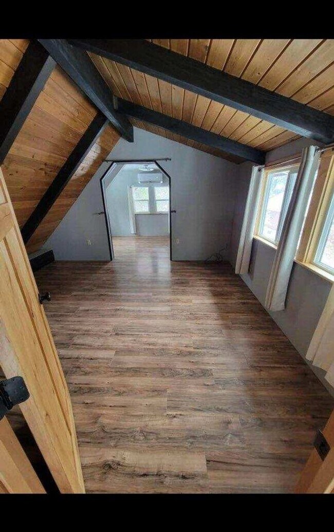 Building Photo - BAT-649