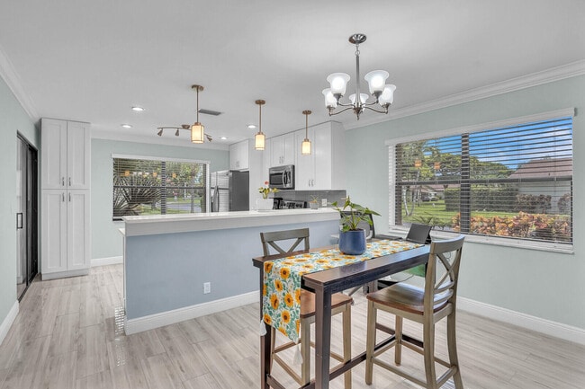 Building Photo - 1737 Palmland Dr