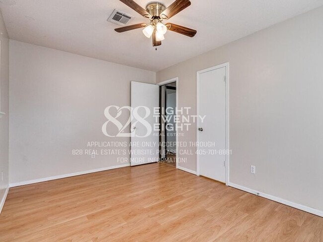 Building Photo - Midwest City 3 Bed/2 Bath House with Attached Two-Car Garage!