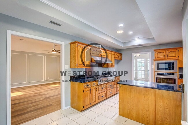 Building Photo - 3914 Meadow Dr