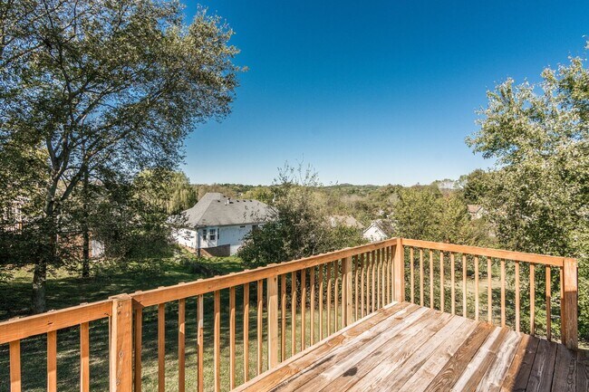 Building Photo - 4 bedroom Home Sumner County Schools