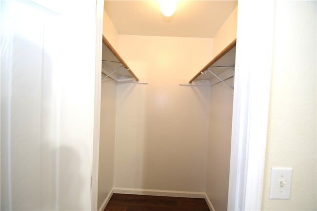 Building Photo - 207 SE 16th St