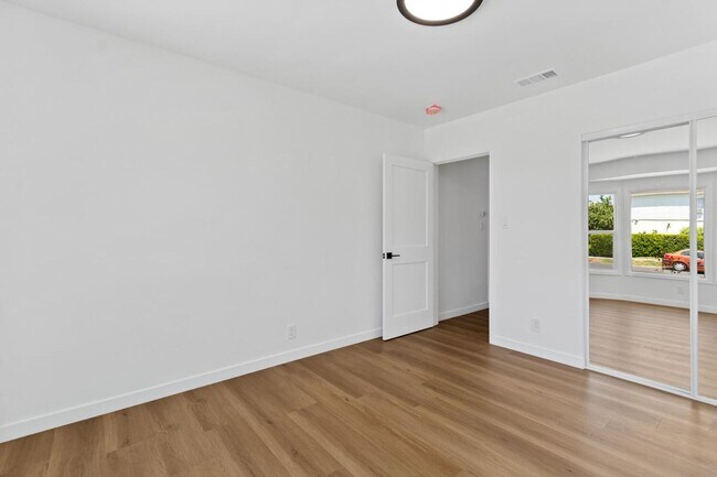 Building Photo - BEAUTIFUL CORNER HOUSE IN THE HEART OF VAL...