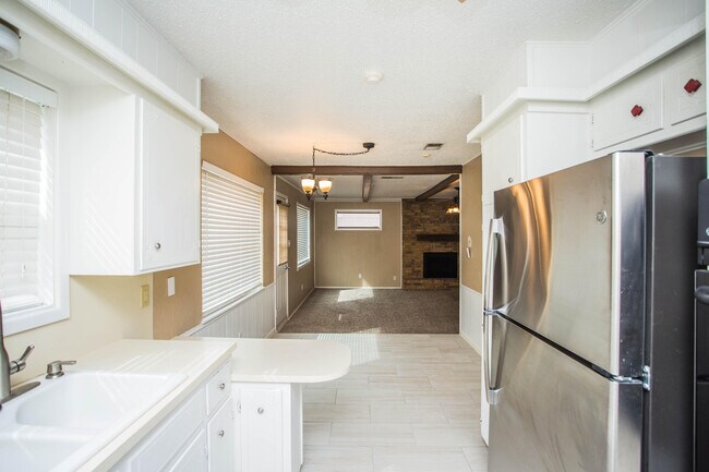 Building Photo - 1407 Elkhart Ave