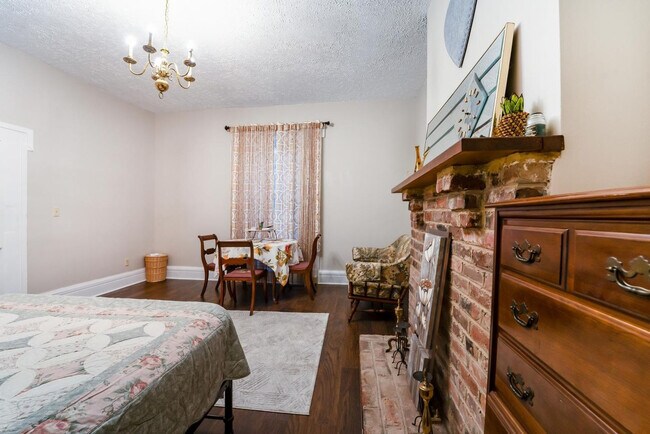 Building Photo - 1022 Wise St