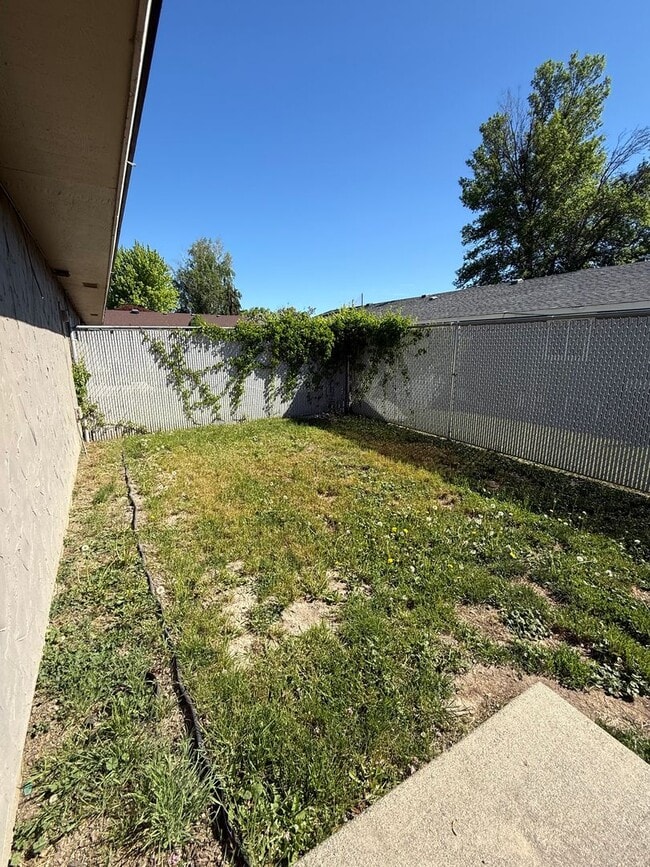 Building Photo - 141-143 E Home Ave