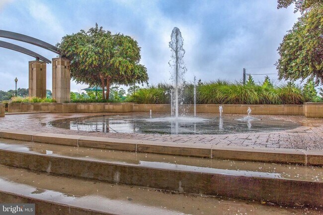 Building Photo - 3650 S Glebe Rd