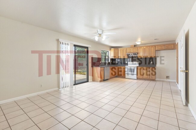 Building Photo - Spacious Home in Tiogawoods Neighborhood!