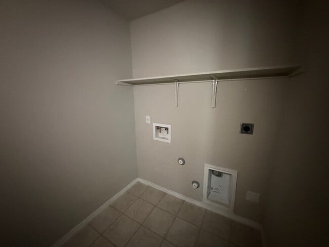 Building Photo - 5701 Madelyn Dr