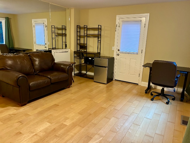 Building Photo - 435 Hubbard Gulch Rd