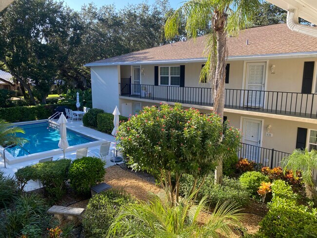Building Photo - 800 Coquina Ln