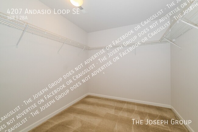 Building Photo - 4207 Andasio Loop SE