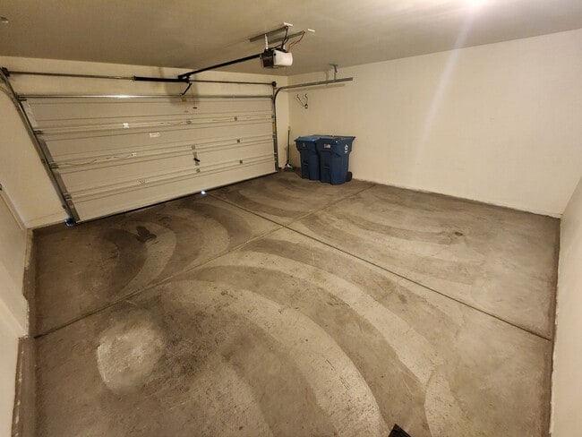 Building Photo - Lovely Two Story Home in Mountain Edge Community